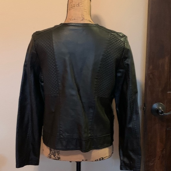 Chic petite jacket-Never worn! - Picture 4 of 4